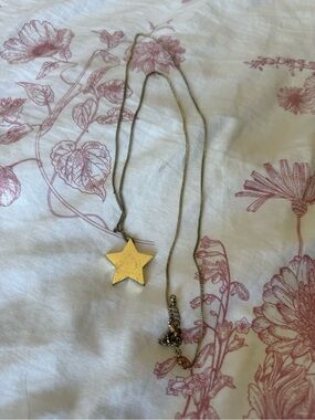 H&M Gold Star Pendant Necklace - Gold Tone